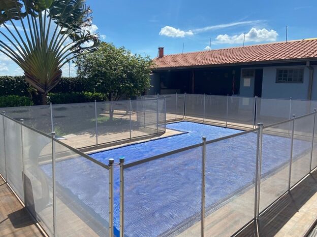 Cerca removível instalada em área de lazer - Art Cercas