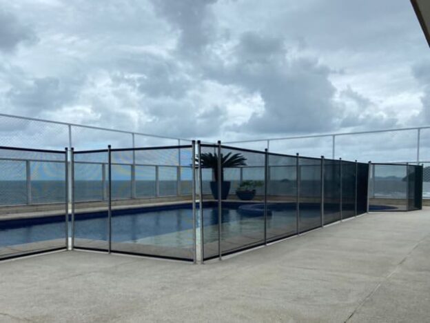 Cerca removível para piscina com tela tensionada - Art Cercas