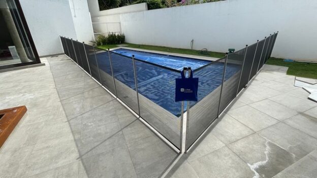 Cerca removível para piscina em residência - Art Cercas