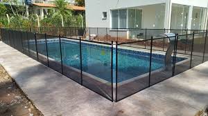 Tela de proteção e cerca para piscina com instalação profissional e acabamento clean