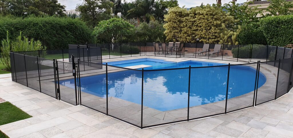 Cerca de Piscina para Casas com Pets: Guia Completo 2026