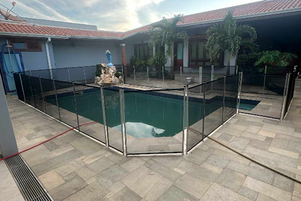 Instalação de Cerca de Piscina na Pedra
