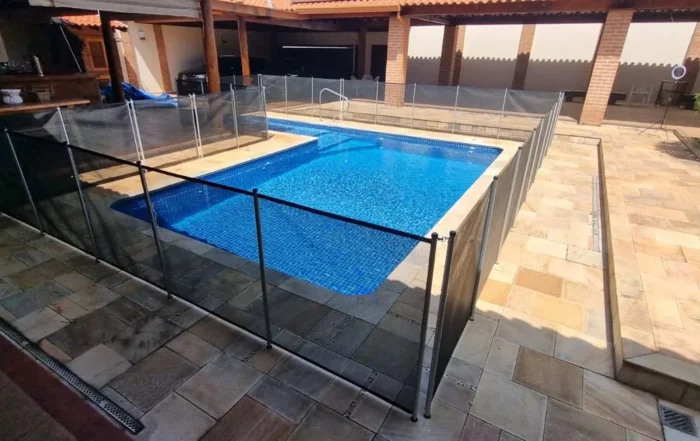 Vida útil da cerca de piscina: o que desgasta e como fazer durar