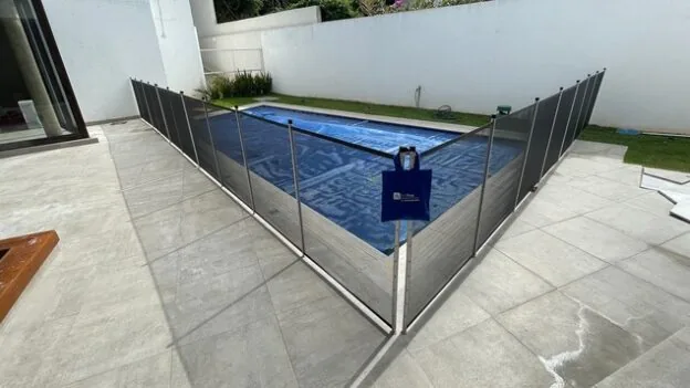 Cerca removível para piscina em residência - Art Cercas