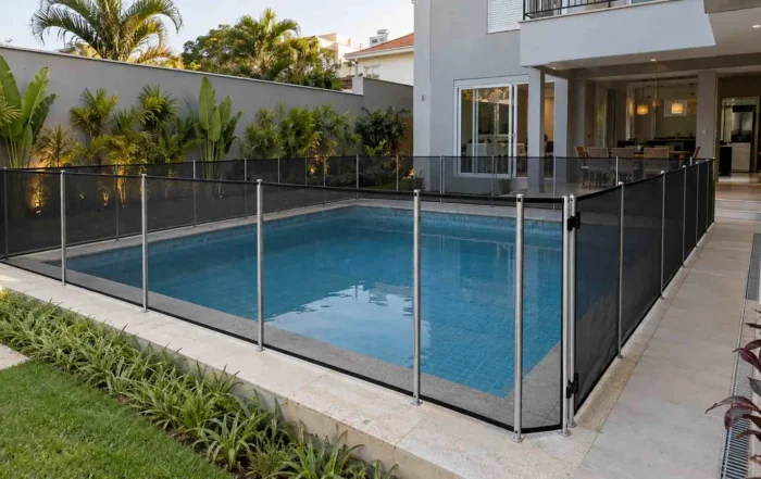 Cerca de piscina enferrujada: como resolver e evitar que volte